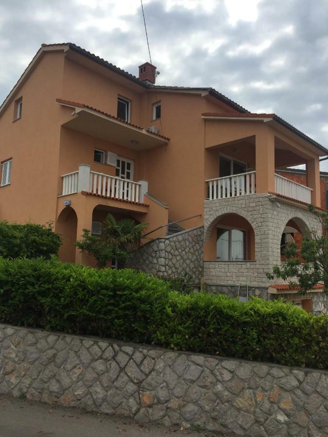 Apartamento Apartman Lana Omišalj Exterior foto