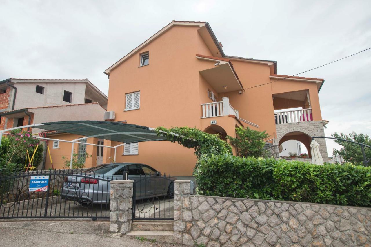 Apartamento Apartman Lana Omišalj Exterior foto