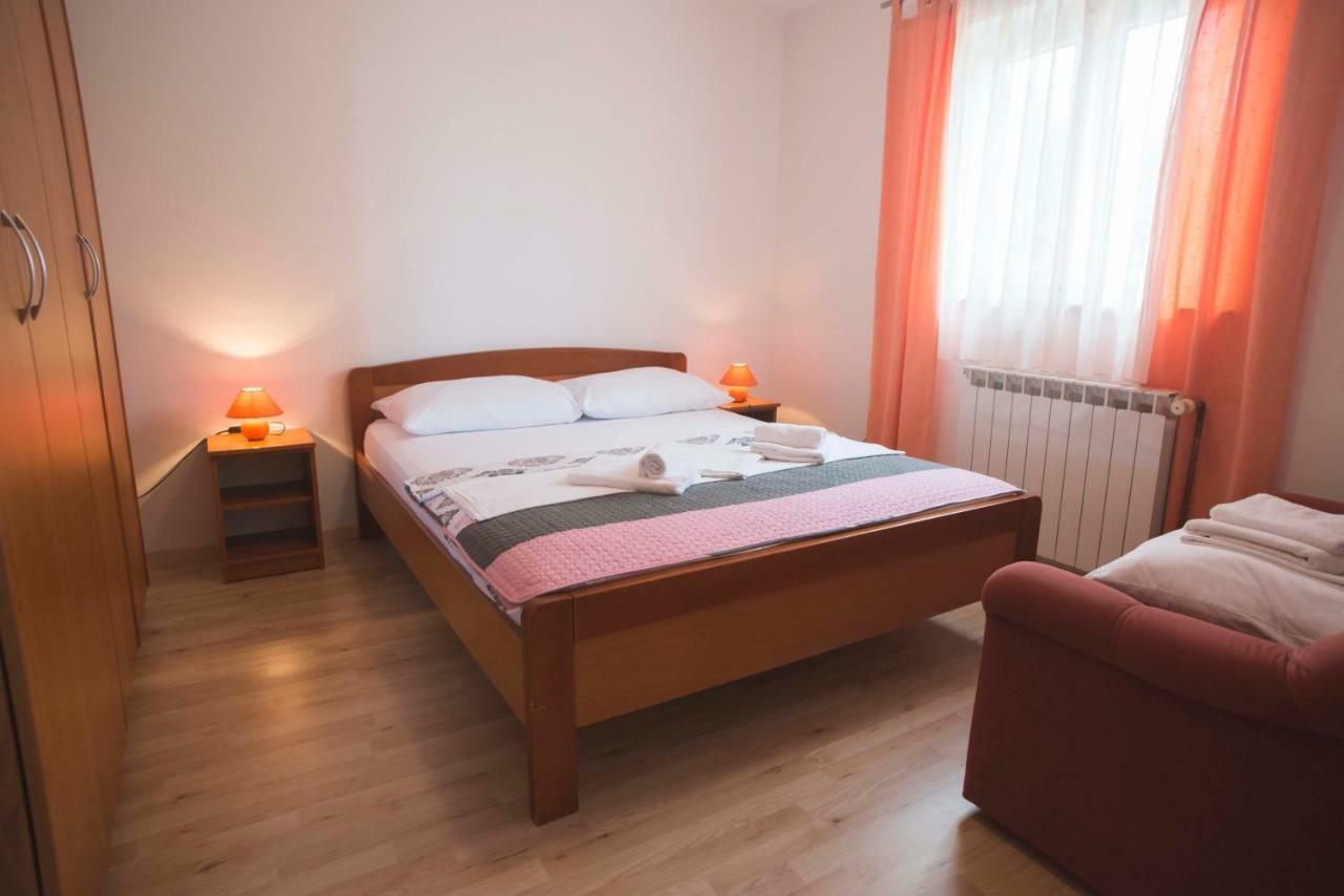 Apartamento Apartman Lana Omišalj Exterior foto
