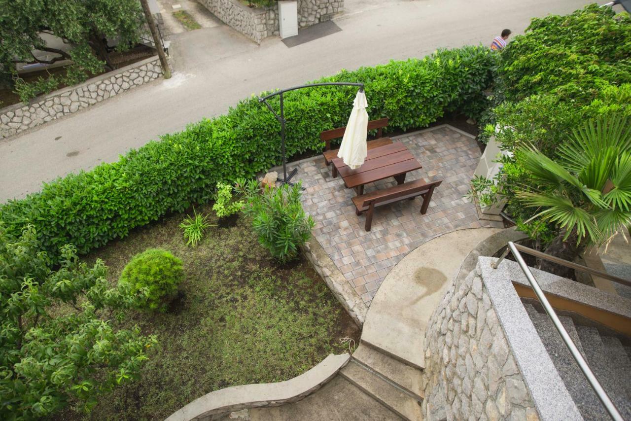 Apartamento Apartman Lana Omišalj Exterior foto