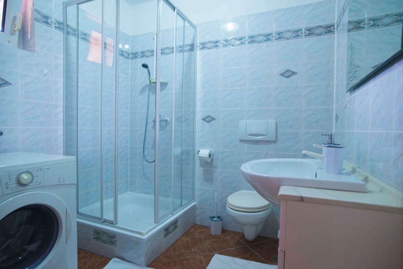 Apartamento Apartman Lana Omišalj Exterior foto