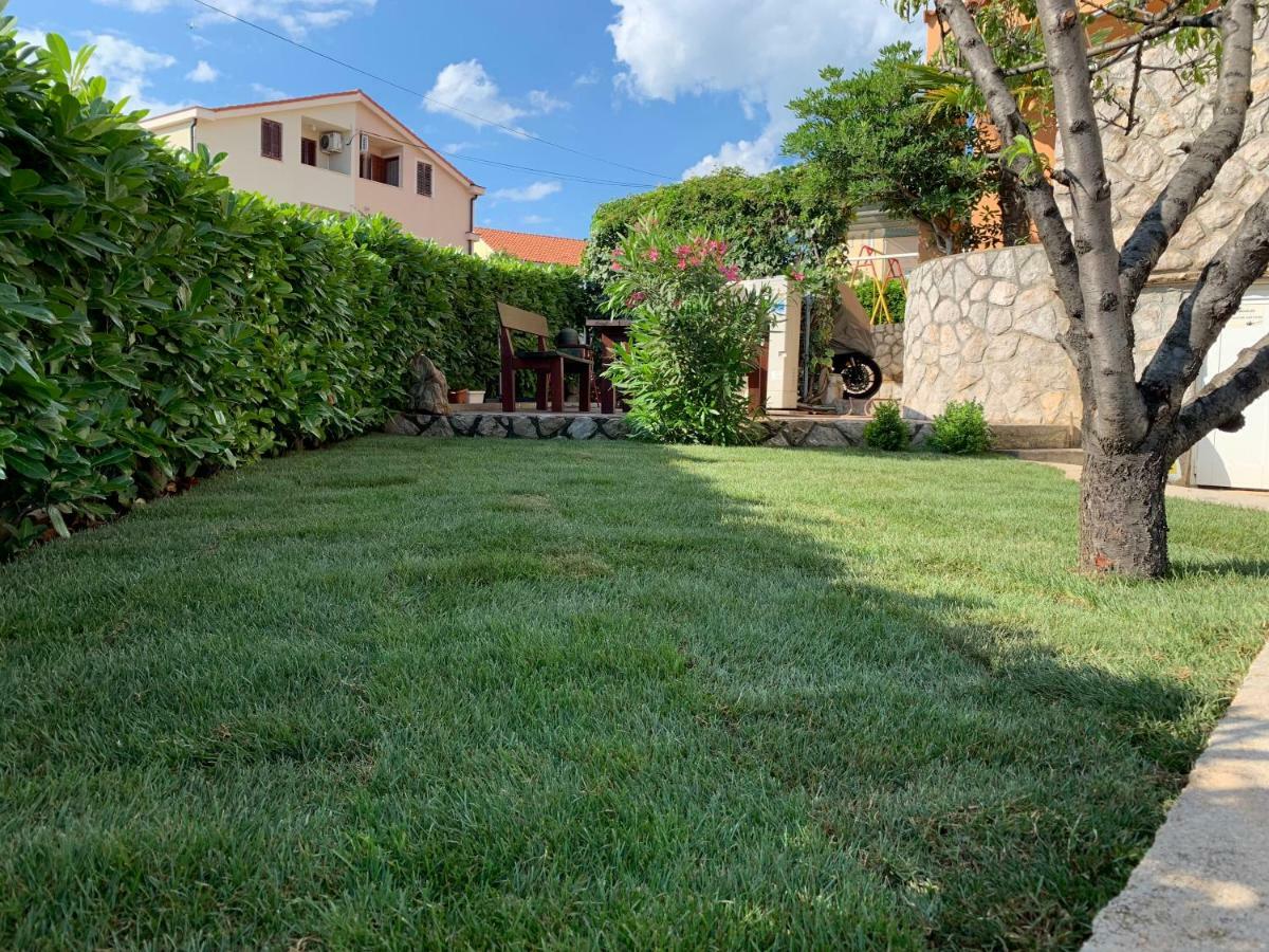 Apartamento Apartman Lana Omišalj Exterior foto
